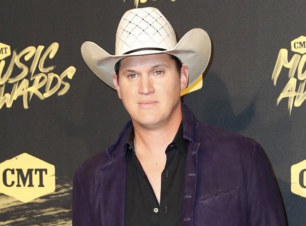 Jon Pardi Talks “Fun” New Record “Heartache Medication”