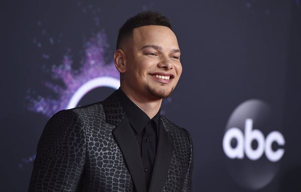 Kane Brown Debuts New Song At Drive In Concert Movie | Country 97.5 FM ...