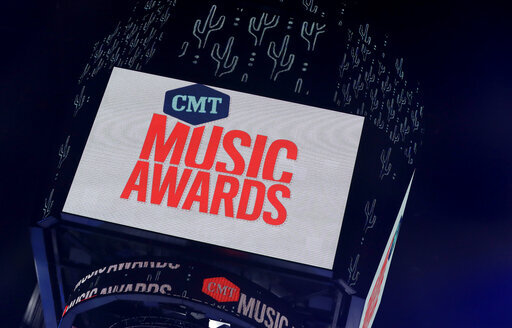 Kane Brown & Sarah Hyland Set To Host CMT Music Awards