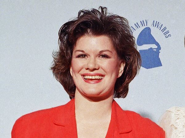 K.T. Oslin Dies