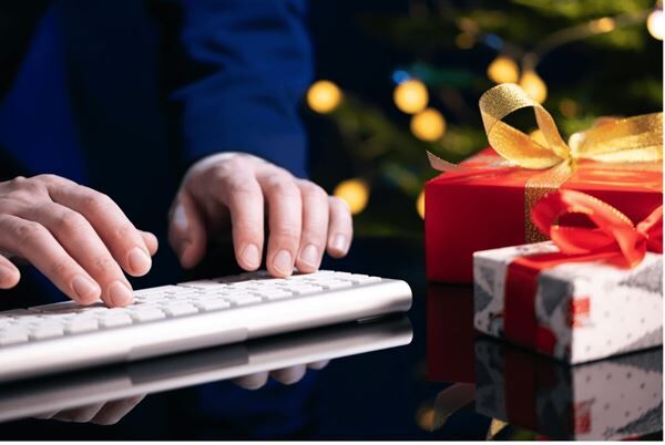 Make the Most of Social Media and Email Marketing This Holiday Season