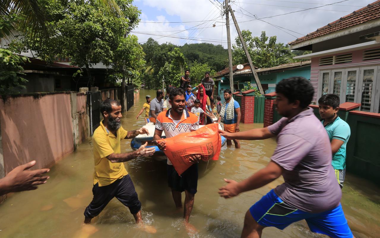 Картинки по запросу sri lanka floods may 2017