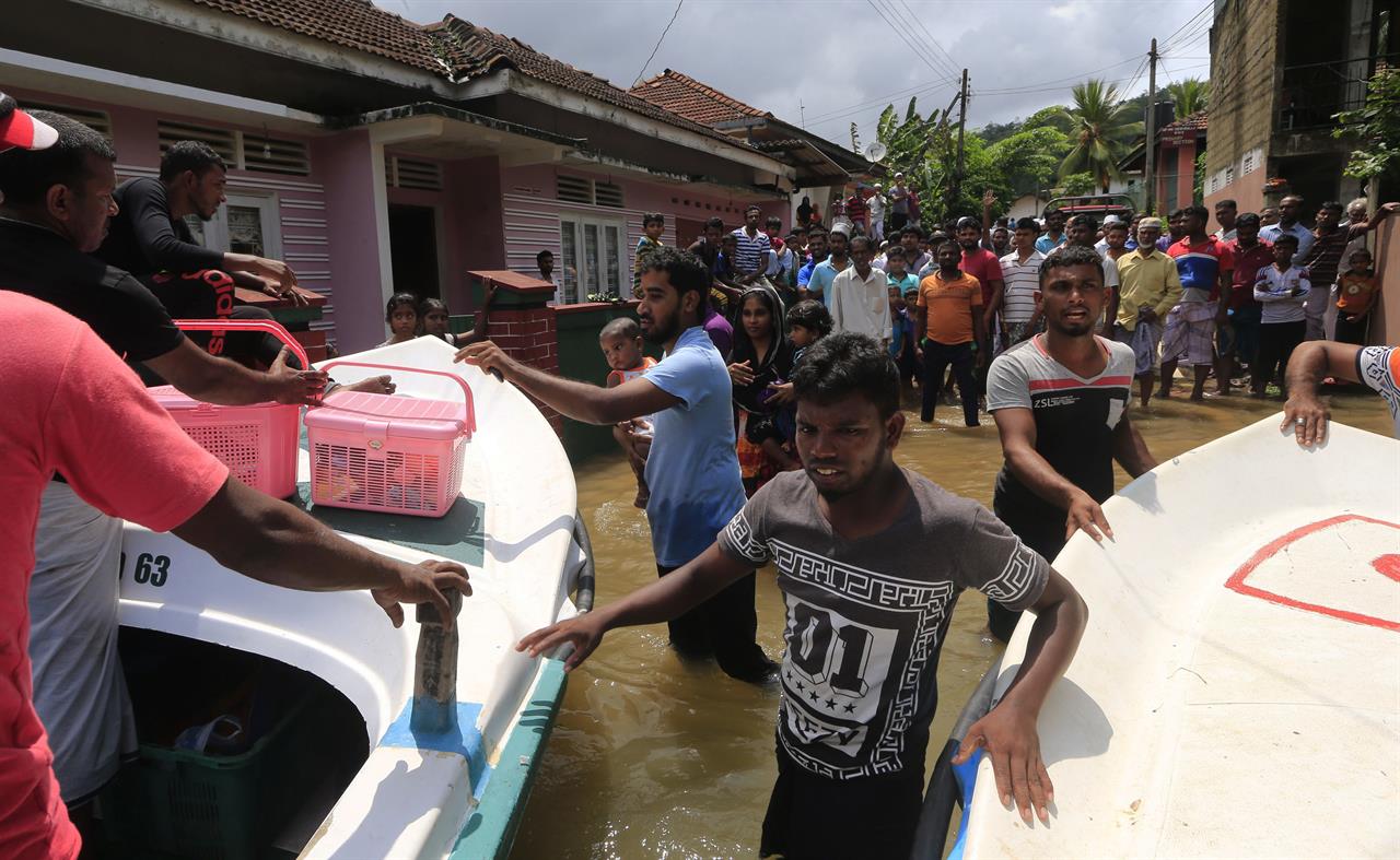 Картинки по запросу sri lanka floods may 2017