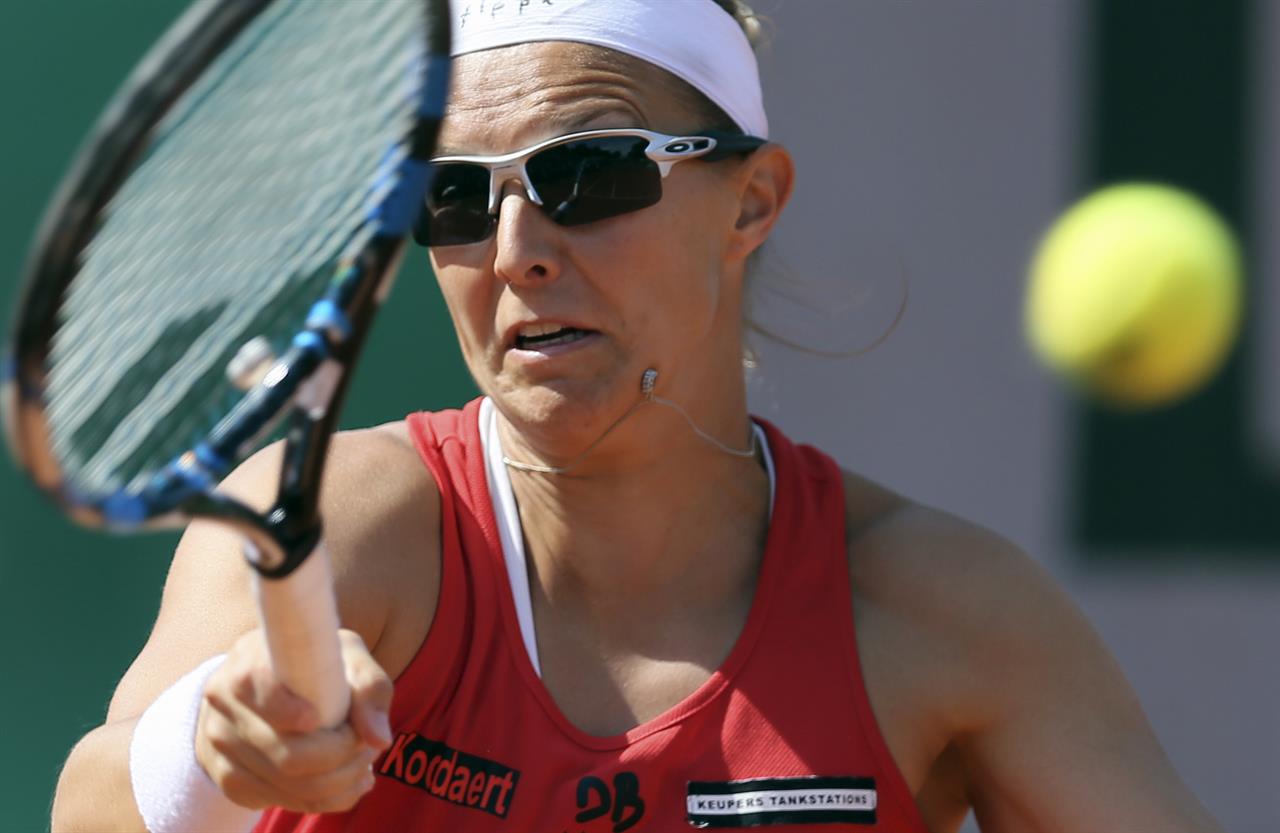 Stosur urges Court to stop comments about same-sex marriage | AM 1070