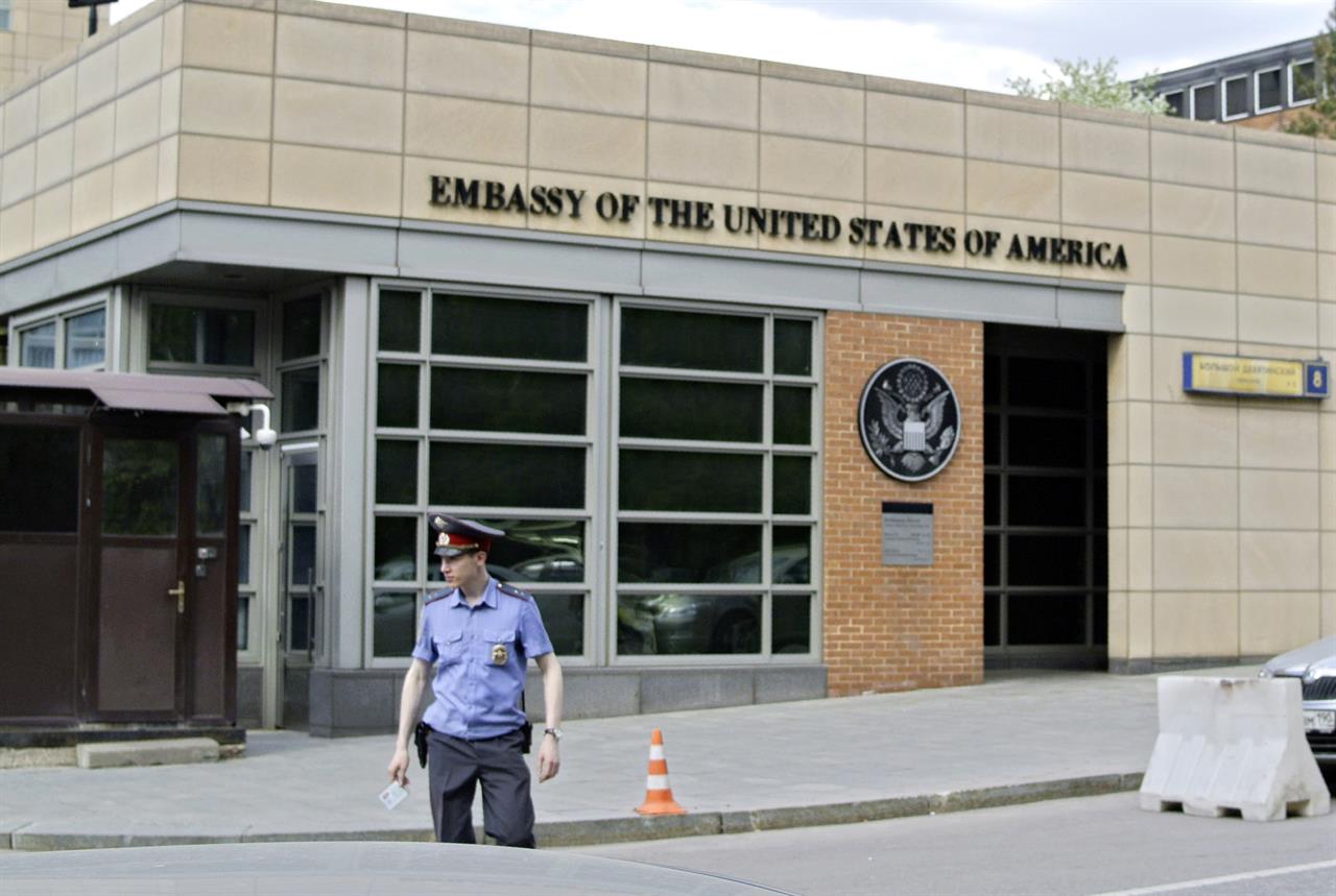 US Embassy in Russia stops issuing tourist visas for 8 days | AM 1070