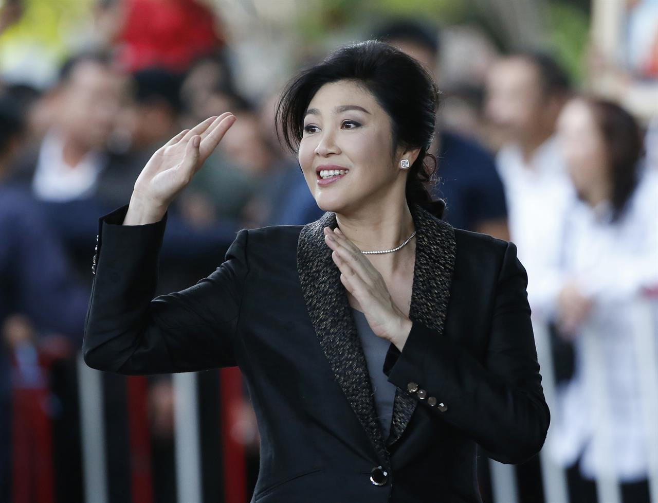 Hasil gambar untuk Prime Minister Yingluck Shinawatra ,Gif