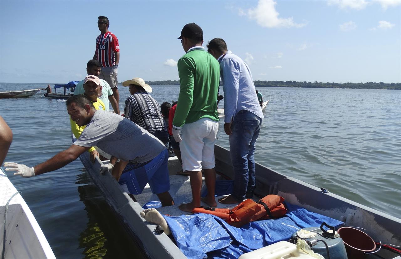 10 dead, dozens missing after boat sinks on Brazil river Money 105.5