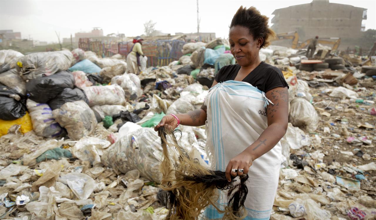 Kenya Dump Dwellers Make A Living Recycling Hair Extensions Am