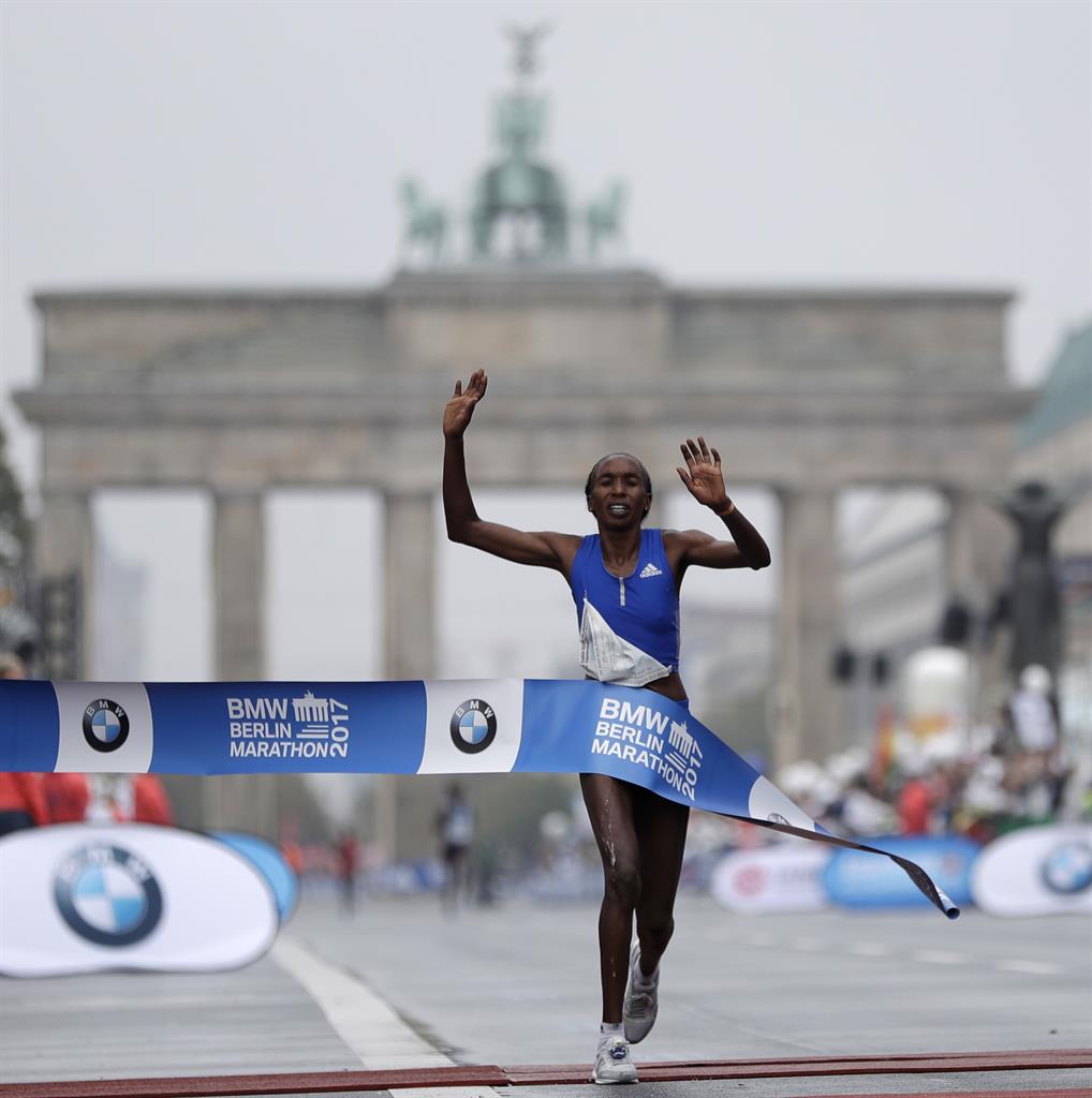 Olympic champion Eliud Kipchoge wins Berlin Marathon | 710 ...