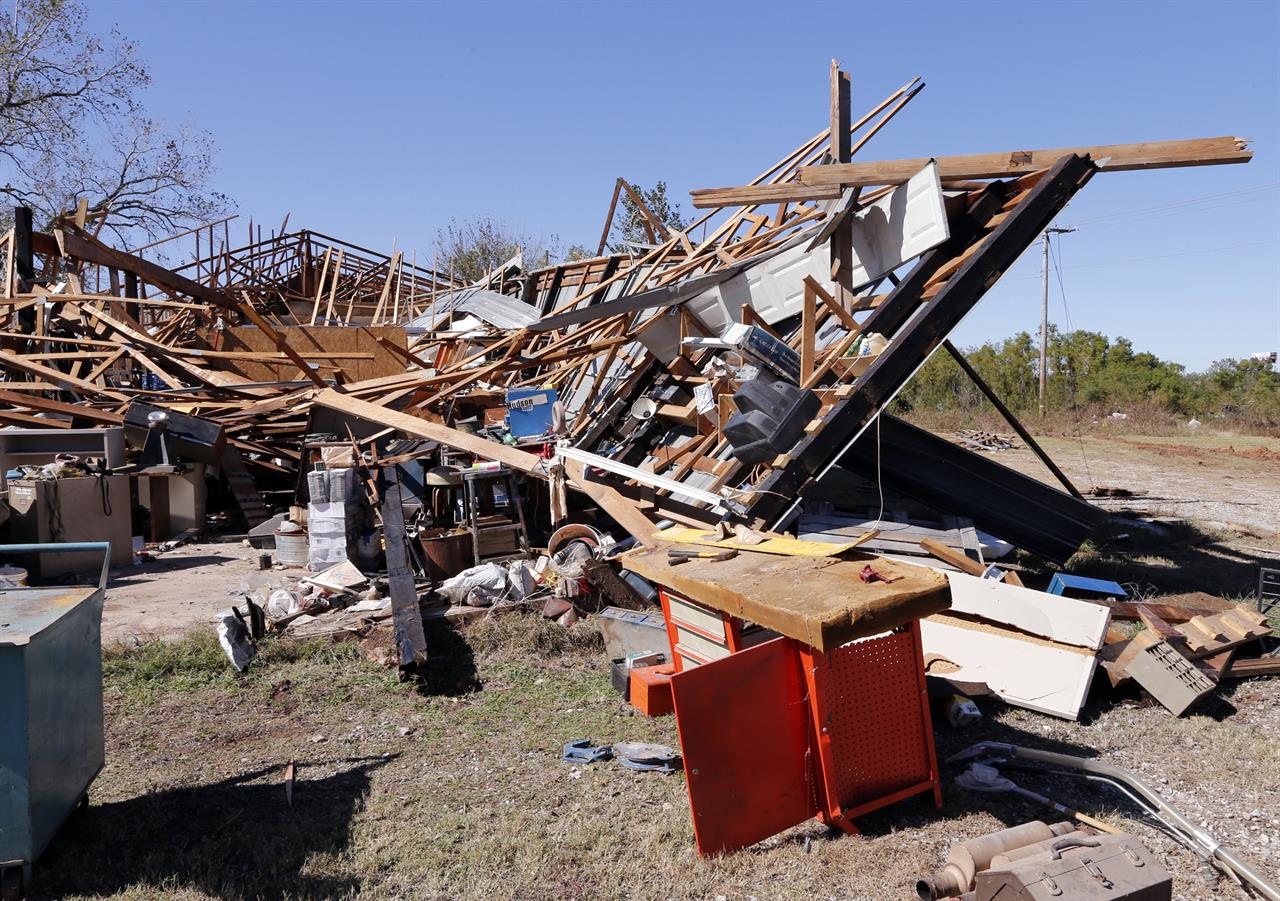 Officials EF1 tornado tore part of Oklahoma casino roof off AM 1070