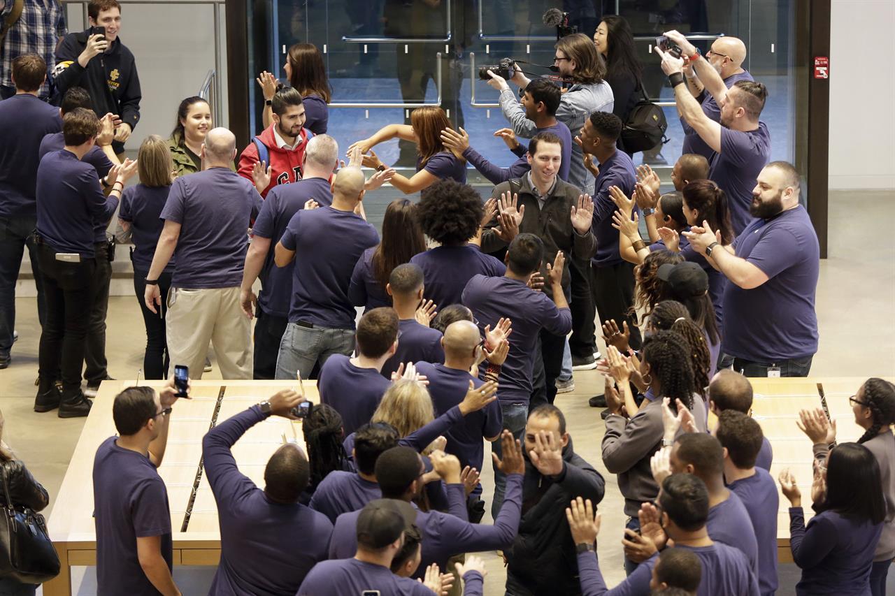 Apple Store Sarasota >> Sales Of Iphone X Begin Can Apple Live Up To The Hype The Answer Apple Store Sarasota >> Sales Of Iphone X Begin Can Apple Live Up To The Hype The Answer