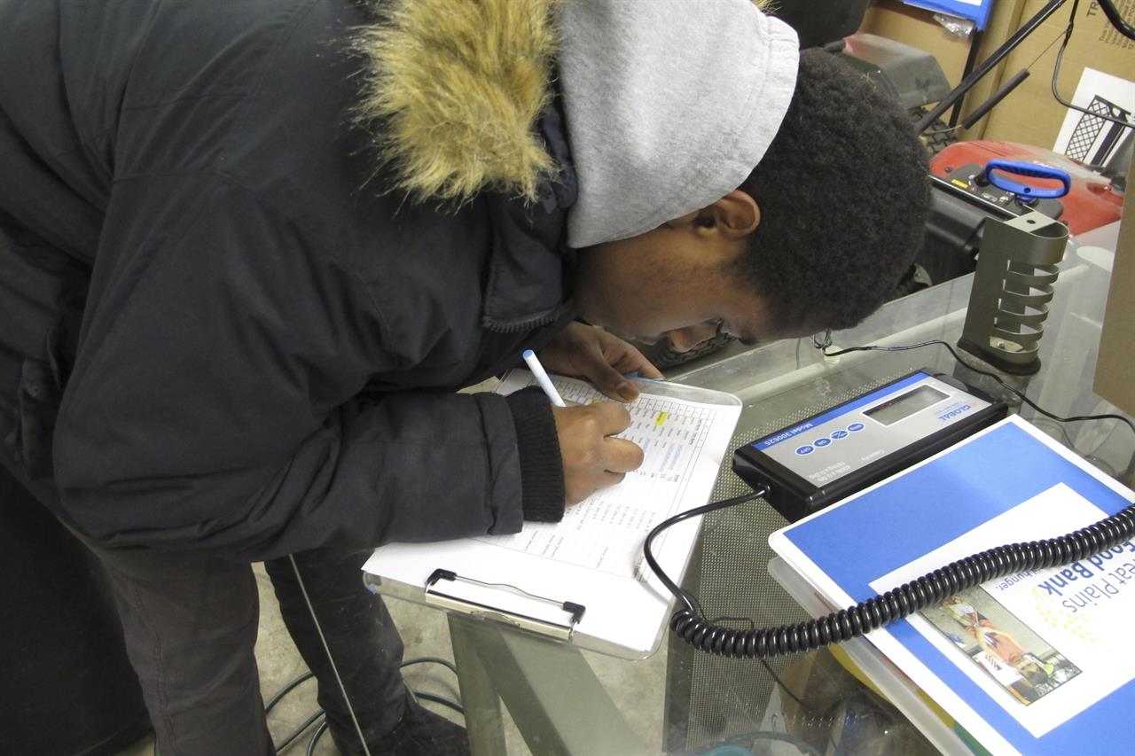 Refugees Thank Adoptive North Dakota City By Feeding Hungry Am