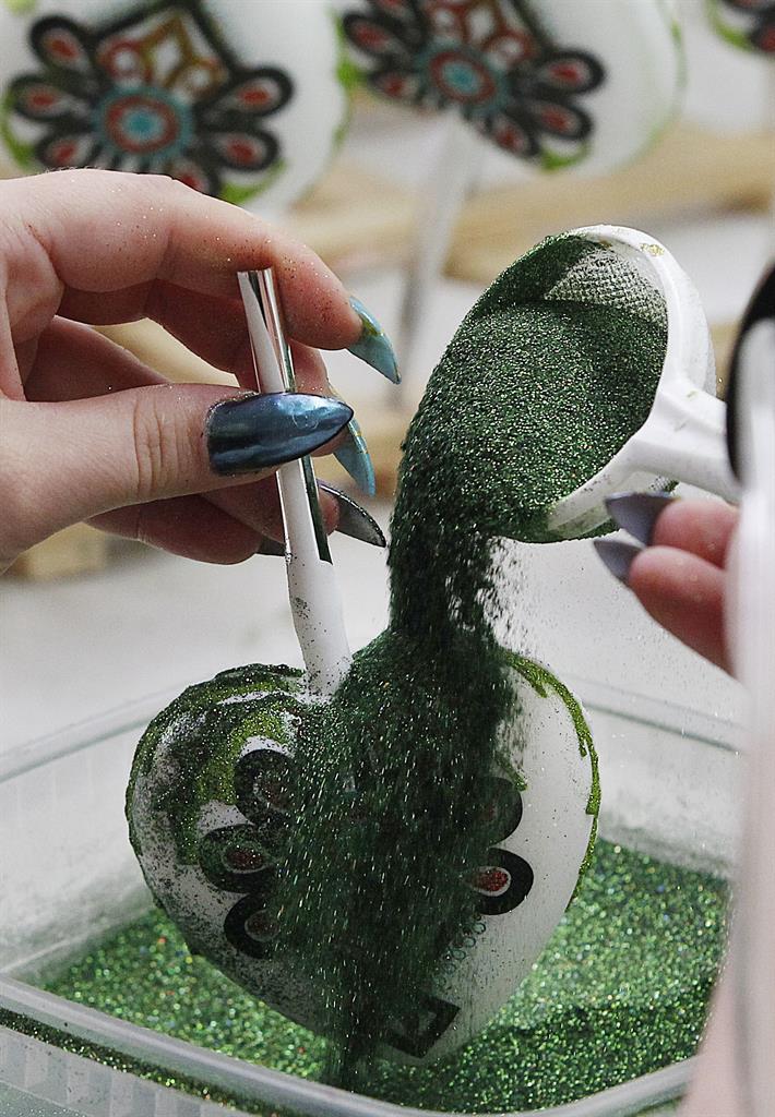 Ap Photos Polish Firm Makes Glass Christmas Tree Ornaments Kdow