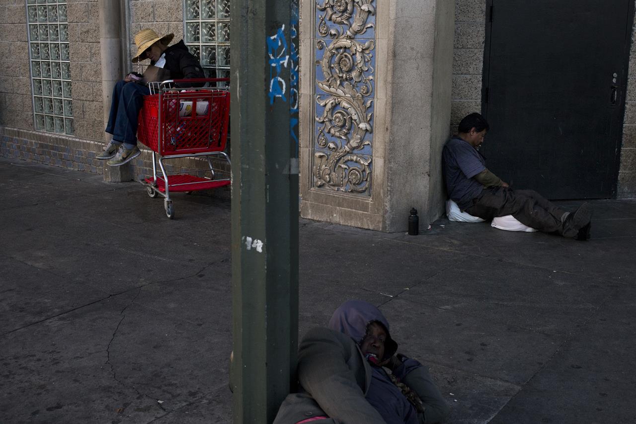 AP PHOTOS: Poverty and addiction grip Los Angeles Skid 