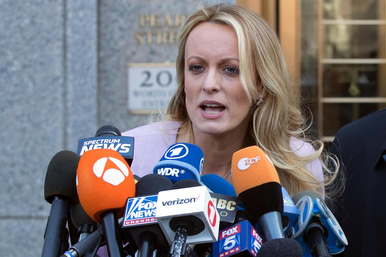 trump-lawyer-must-say-why-he-wants-porn-star-s-case-delayed-am-920