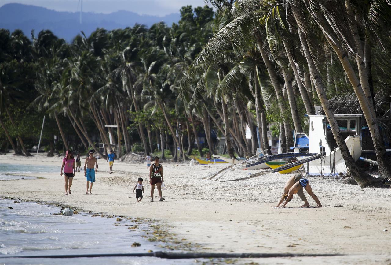 Workers Head Home Look For Other Jobs As Boracay Closes