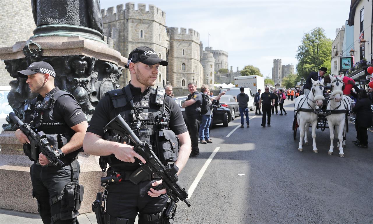 The Latest Windsor Castle Sees Final Prep For Royal Wedding Am