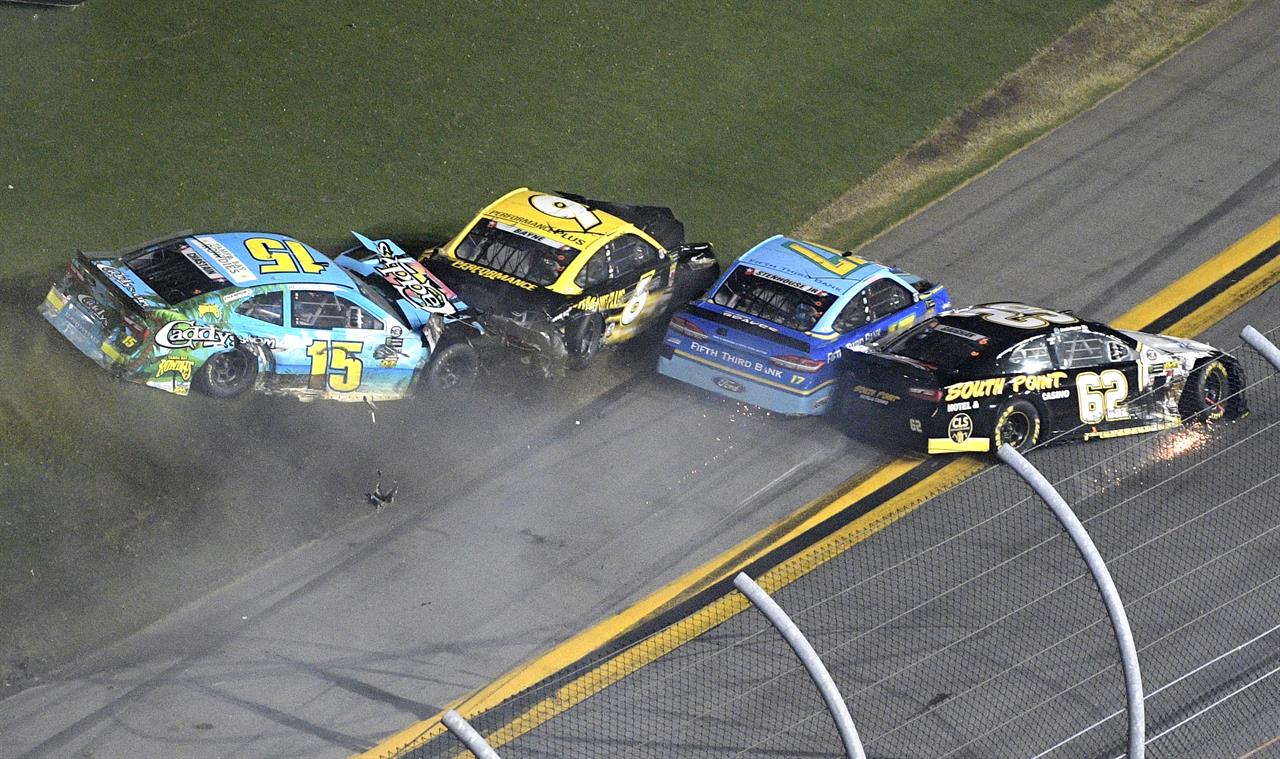 Erik Jones Gets 1st Cup Win In Crash Filled Race At Daytona The Answer 94 5 Fm Greenville Sc