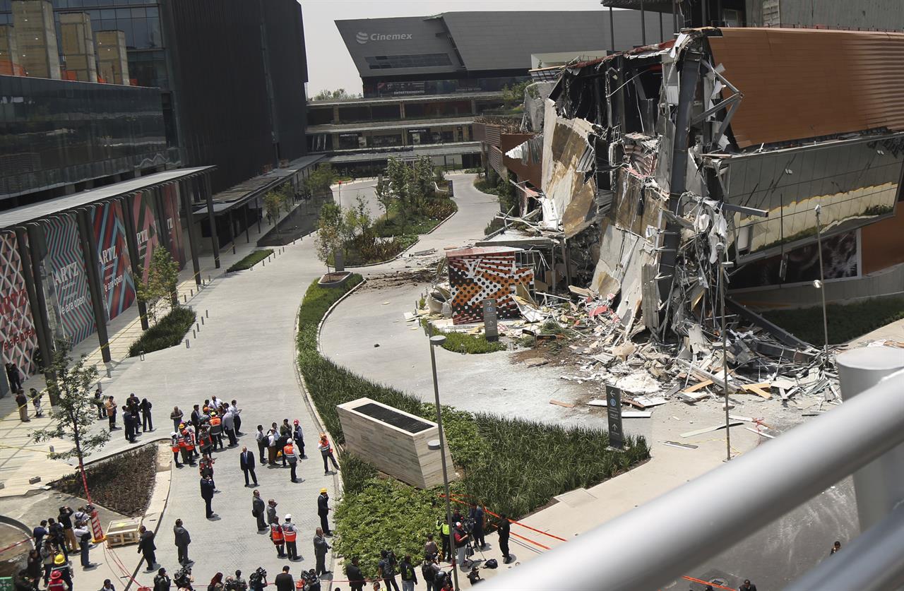 Controversial Shopping Mall Partly Collapses In Mexico City Am