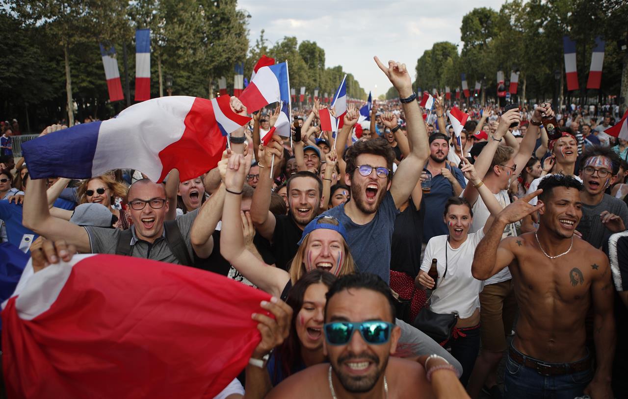 Покажи французских людей. Французы нация. Народы Франции. Франция люди. Этнический француз.