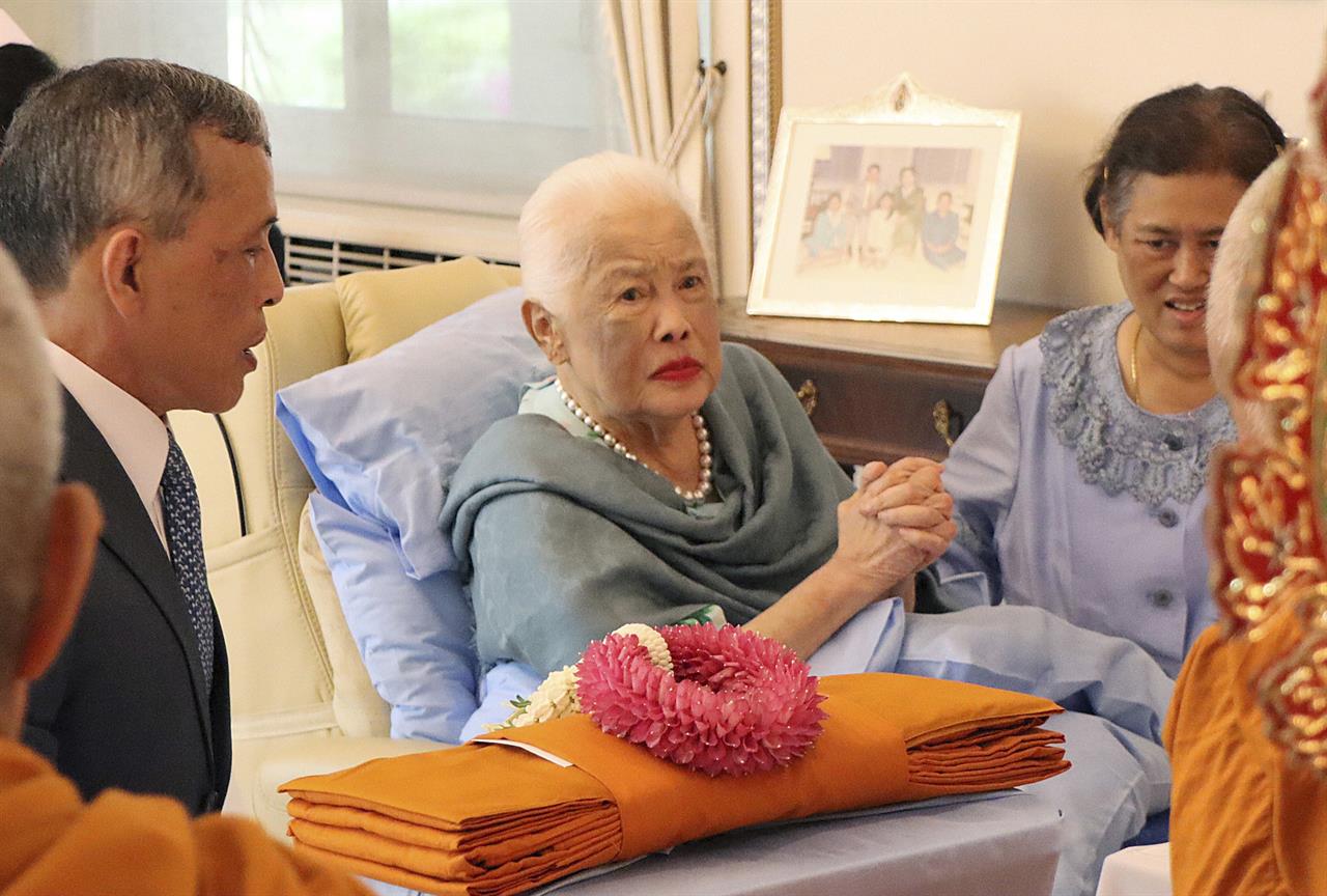 Thailand's Queen Sirikit, 86, admitted to hospital with flu AM 920