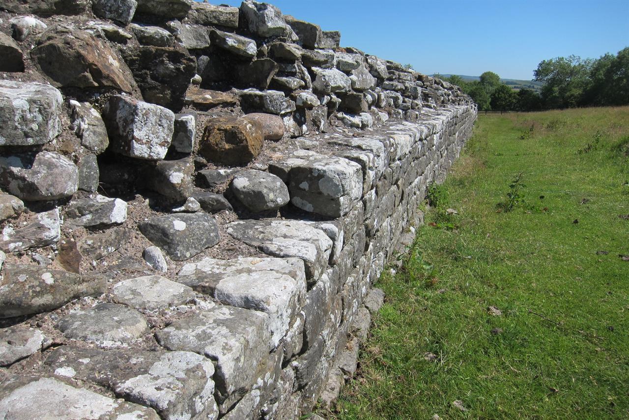 A border fence from ancient times: Hadrian's Wall in England | AM 880