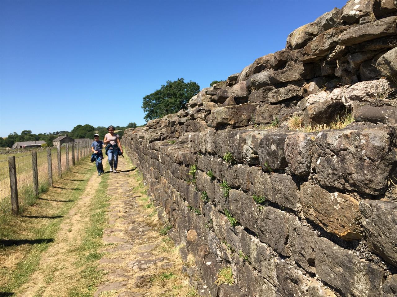 A border fence from ancient times: Hadrian's Wall in England | AM 880