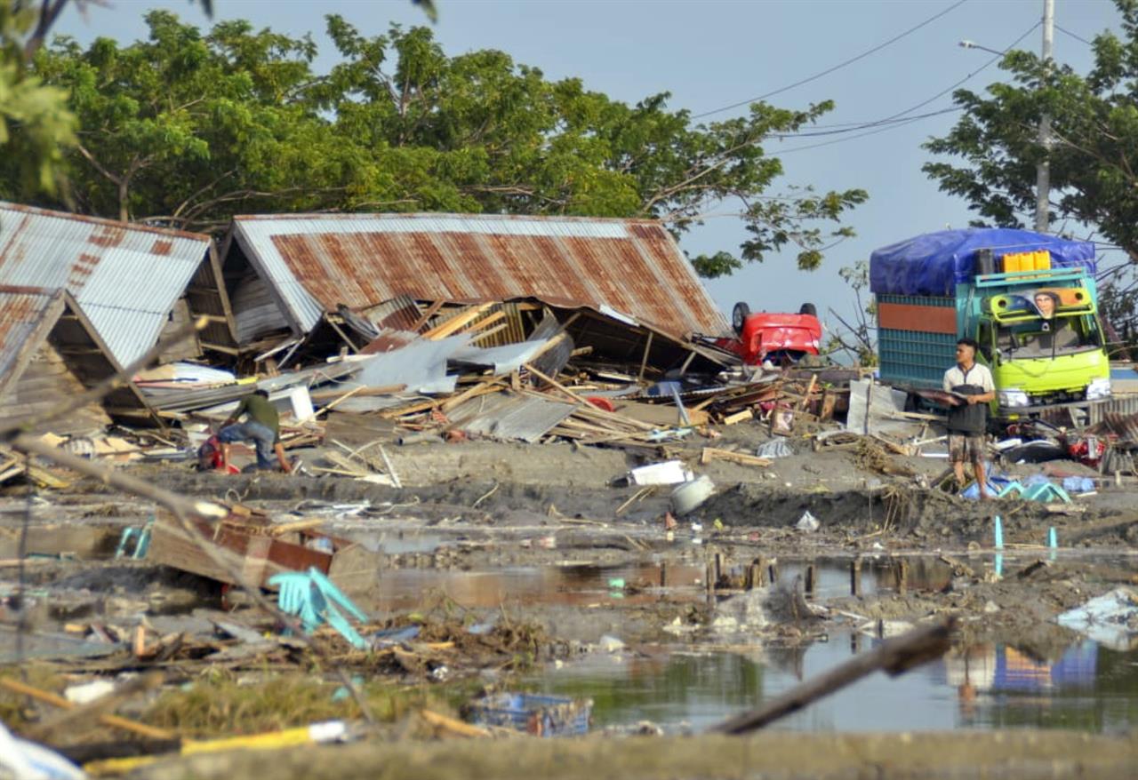 Indonesia Tsunami Death Toll Nears 400, Expected To Rise | AM 880 The ...