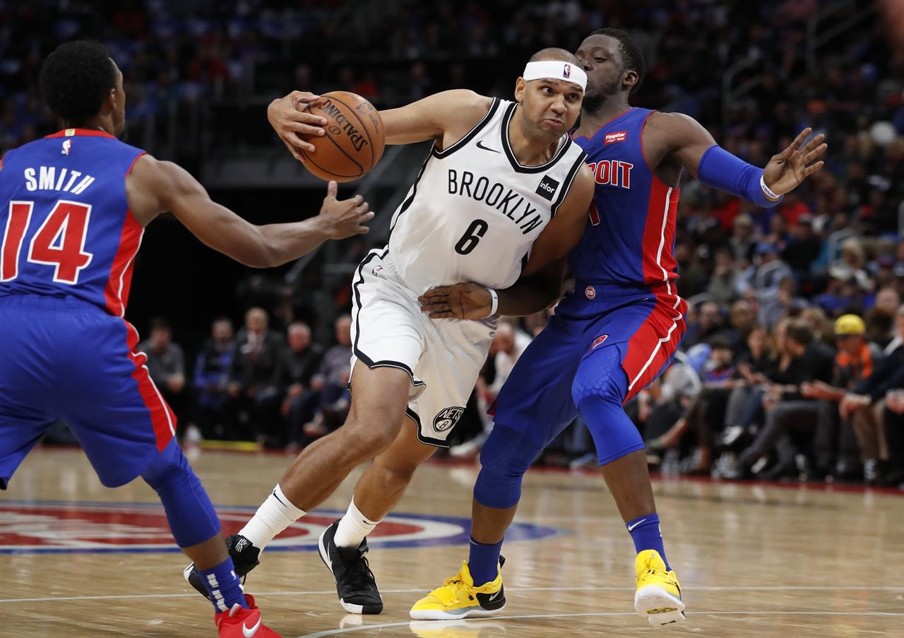Casey wins debut with Pistons, 103-100 