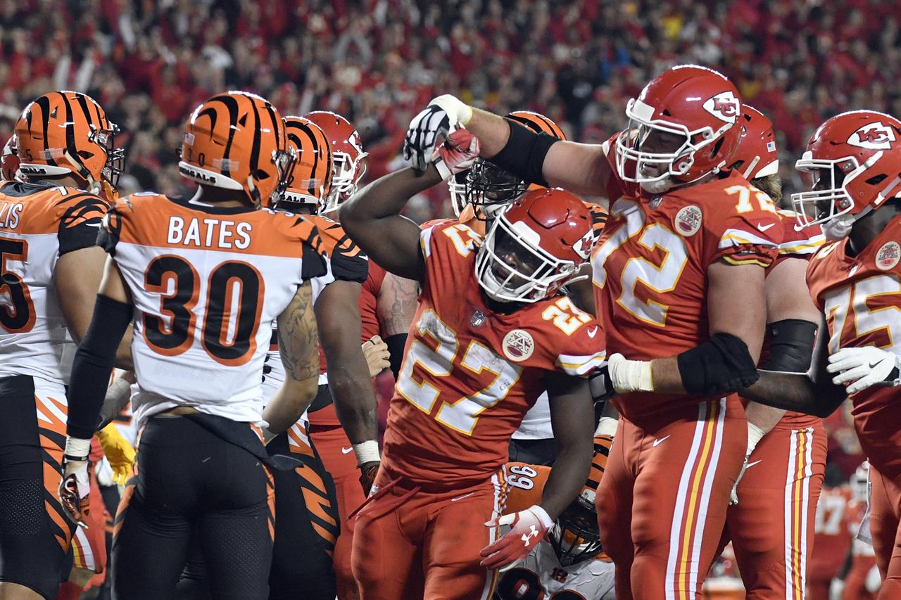 Mahomes torches Bengals for 4 TDs as Chiefs roll, 45-10 | 1520 WBZW - Orlando, FL