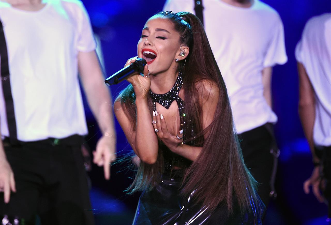 Ariana Grande Announces Sweetner World Tour In 2019 Am