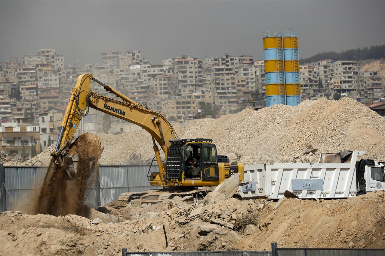 US threatens sanctions against any nation helping to rebuild Syria