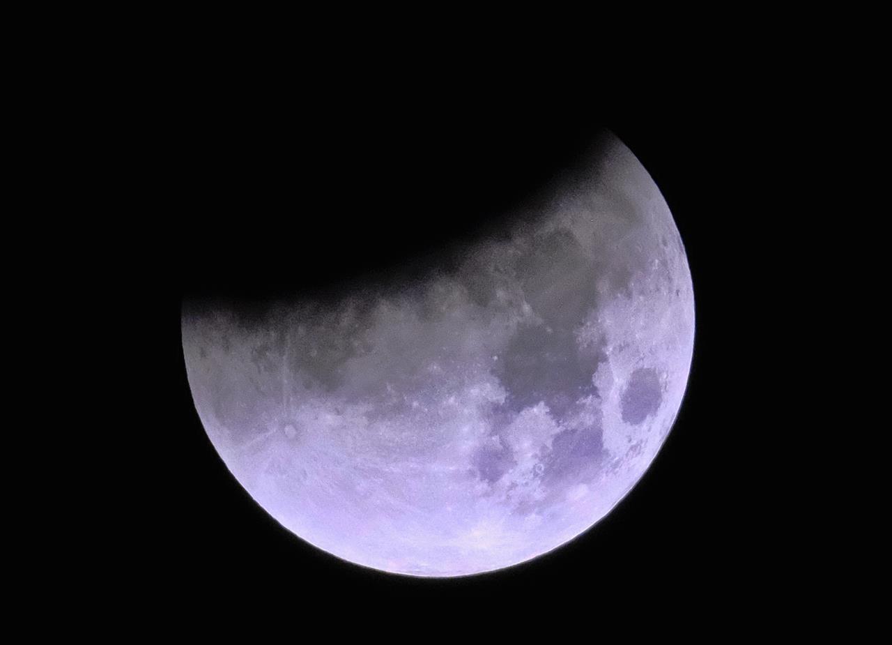 Southern California gets clear view of super blue blood moon AM 1190