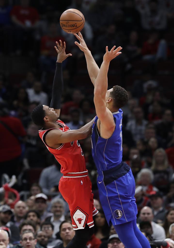 Barnes Scores 23 Leads Mavericks Past Bulls 103 98 710 Knus