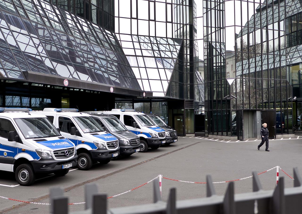 Police Raid Deutsche Bank Offices In Money Laundering Case Am