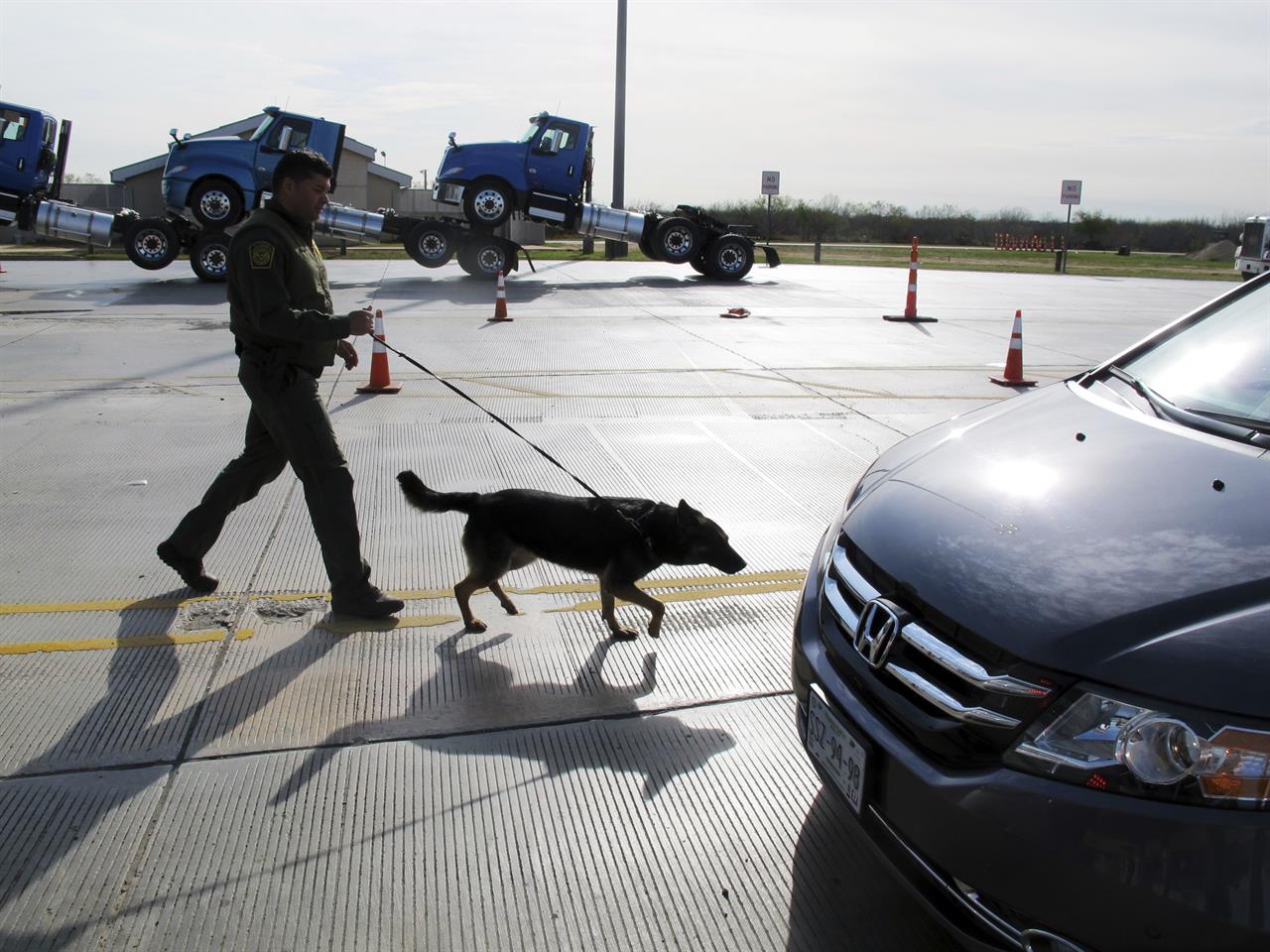 Border Patrol's checkpoints overlooked in debate over wall - Houston, TX