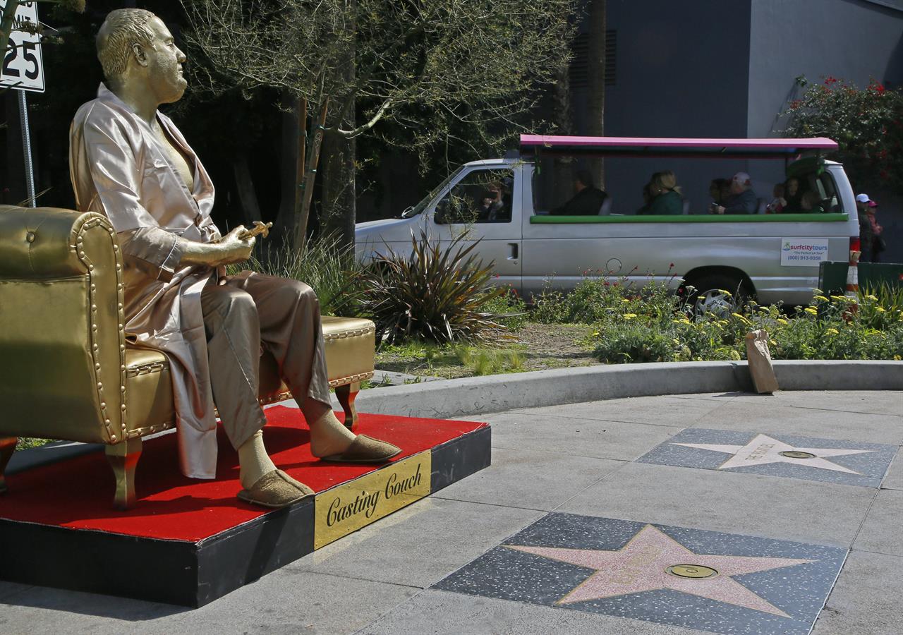 Harvey Weinstein Casting Couch Statue Debuts Pre Oscars 710