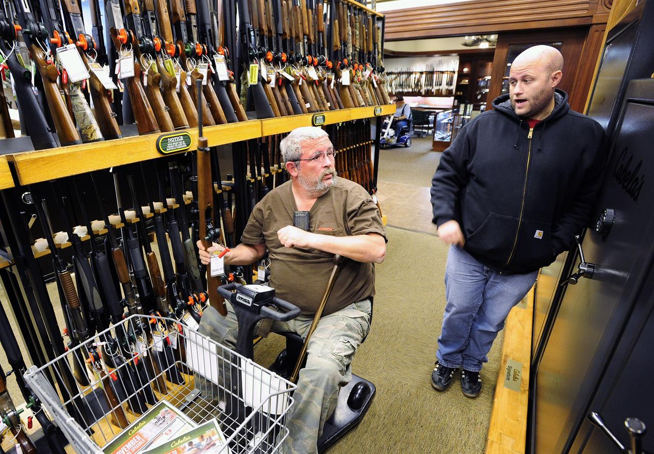 Outdoors stores quietly continue to sell assault weapons ...