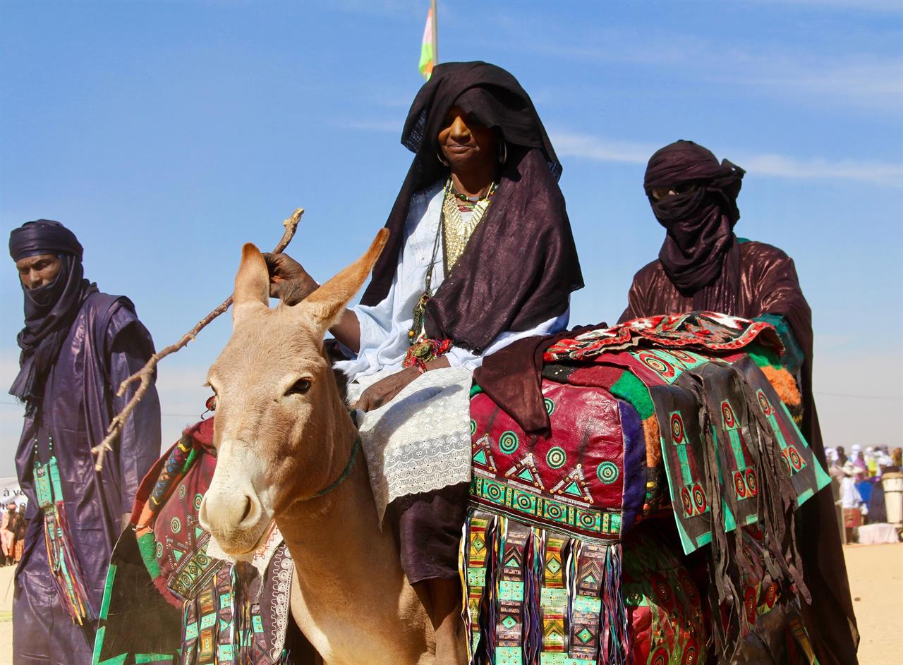 Tuaregs Celebrate Culture In Niger Sahara Festival Am 880 The Biz Miami Fl