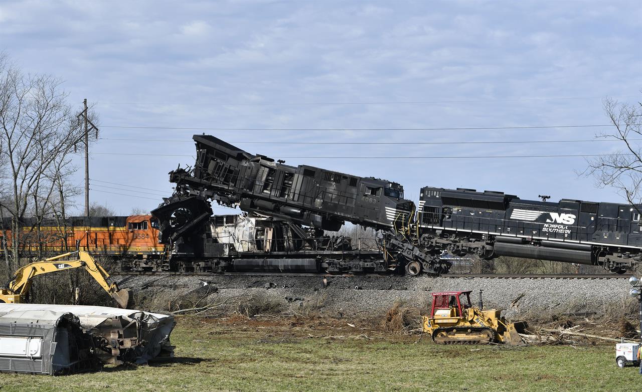 The Latest Norfolk Southern clearing derailed freight cars 710 KNUS