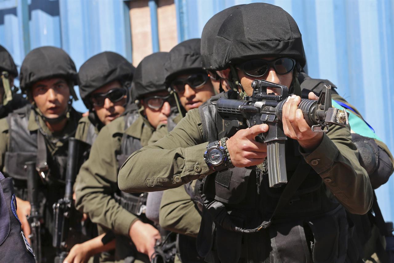 In US-run drill, Iraqi SWAT team taught to respond to bombs - New York, NY