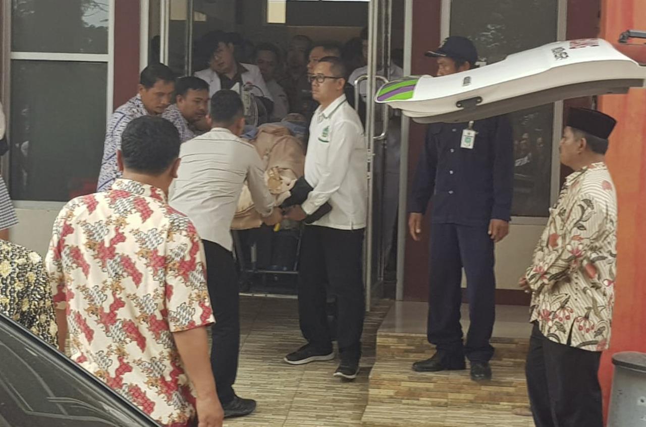 Indonesian medics wheel Indonesian Coordinating Minister for Politics, Law and Security Wiranto on a stretcher to an ambulance to be evacuated to Jakarta, at a hospital in Pandeglang, Banten province, Indonesia, Thursday, Oct. 10, 2019. Police say a knife-wielding man has wounded the top security minister, a local police chief and another person in a western province. (AP Photo)
Knife-wielding man wounds Indonesia's security minister