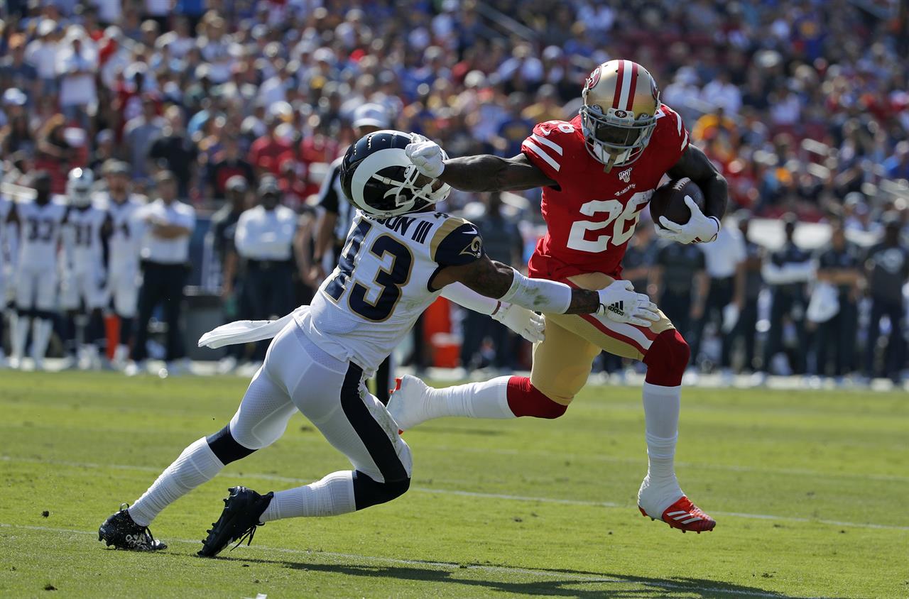 49ers Remain Unbeaten With 20 7 Win Over Slumping Rams