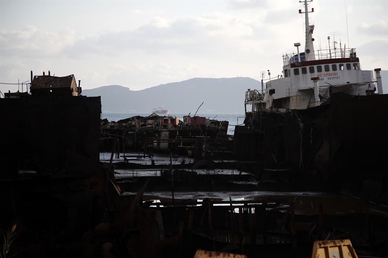 Greece Hauls Abandoned Half Sunken Ships Ou!   t Of The Sea Am 970 - 
