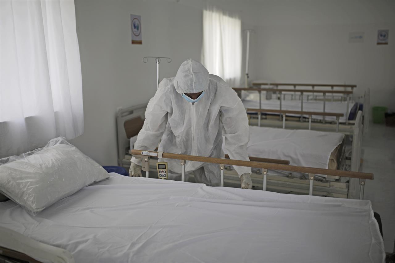 A medical staff member adjusts the sheets on a bed as personnel setup a coronavirus quarantine ward at a hospital in Sanaa, Yemen, Sunday, March 15, 2020. (AP Photo/Hani Mohammed)
Yemen has 1st confirmed virus case, more than 10k in Israel