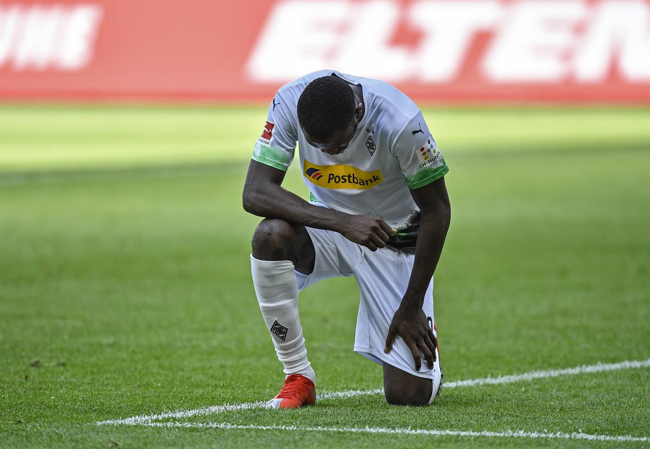 Moenchengladbach's Marcus Thuram taking the knee after scoring his side's second goal during the German Bundesliga soccer match between Borussia Moenchengladbach and Union Berlin in Moenchengladbach, Germany, Sunday, May 31, 2020. The German Bundesliga becomes the world's first major soccer league to resume after a two-month suspension because of the coronavirus pandemic. (AP Photo/Martin Meissner, Pool)
Germany won't punish players for George Floyd protests