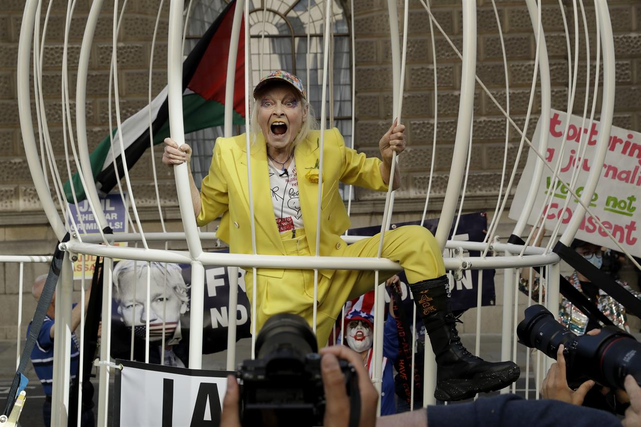 Designer Vivienne Westwood leads protest supporting Assange | AM 970