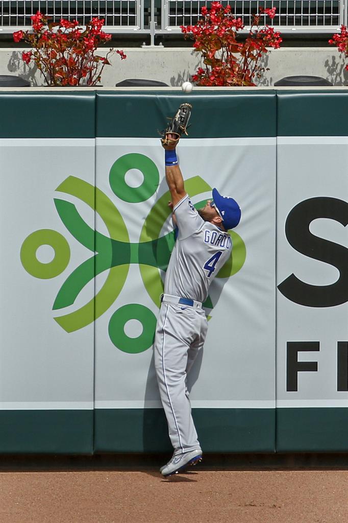 alex gordon game 1 homer alex gordon game 1 homer