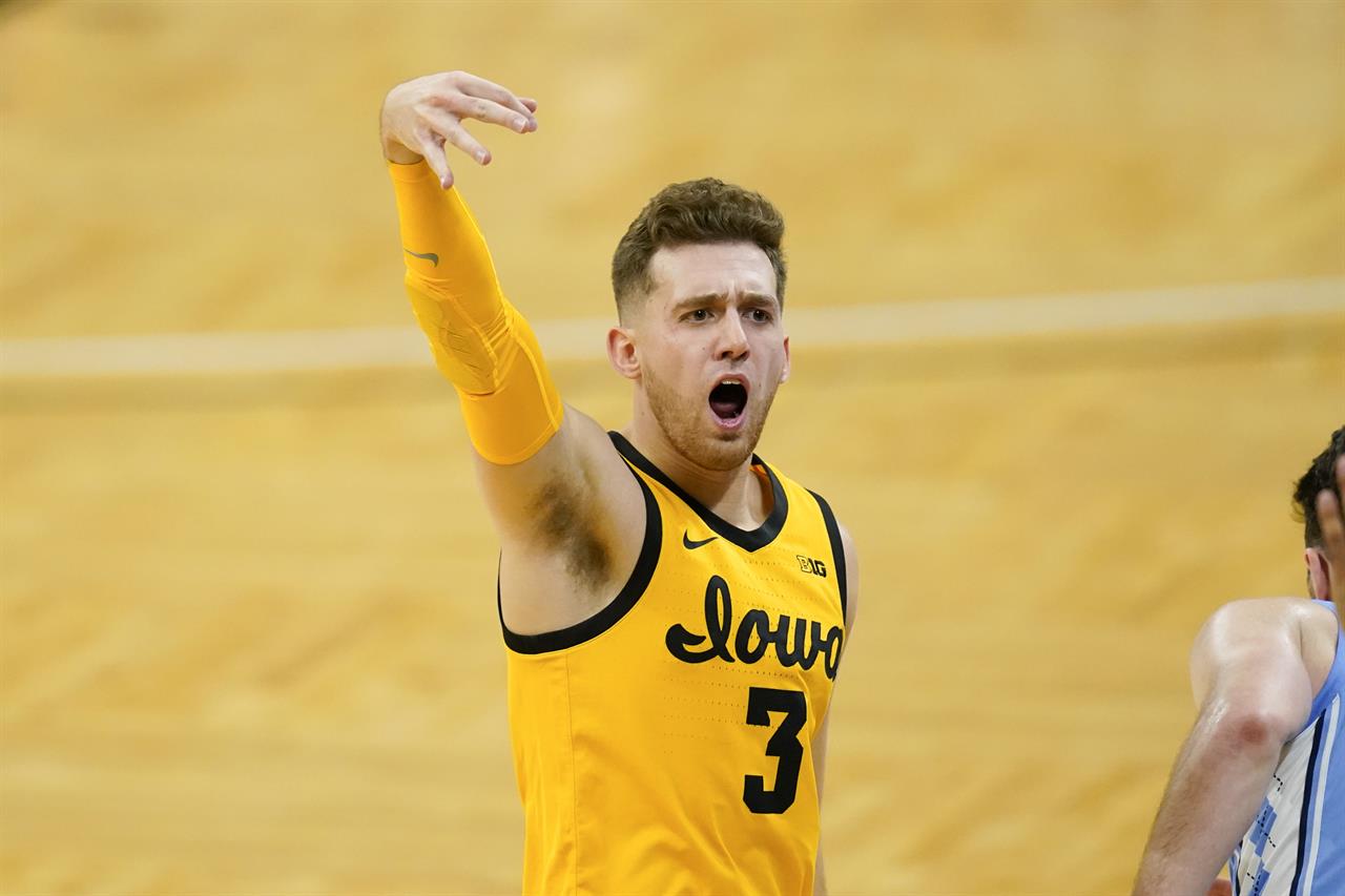 Bohannon scores 24, leads No. 3 Iowa past No. 16 UNC 9380