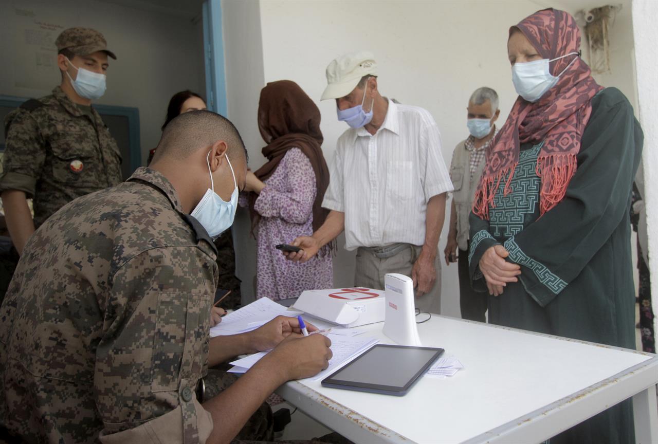 Tunisia puts military on vaccination duty as cases soar ...